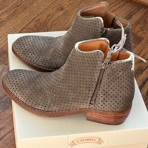 Sundance Natural Elements Boots, size 38, color Elephant, Leather